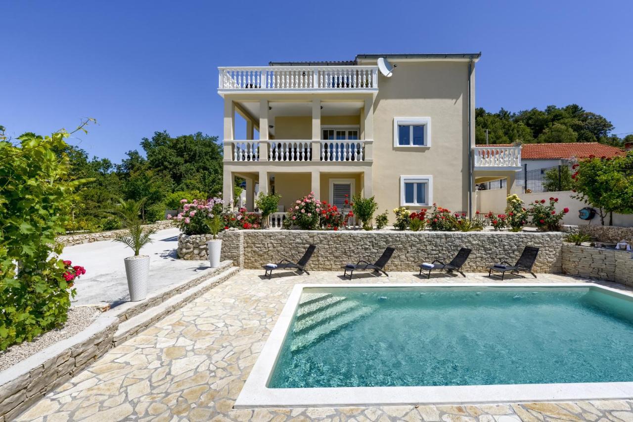 Haus Lilli Mit Pool Leilighet Ražanac Eksteriør bilde