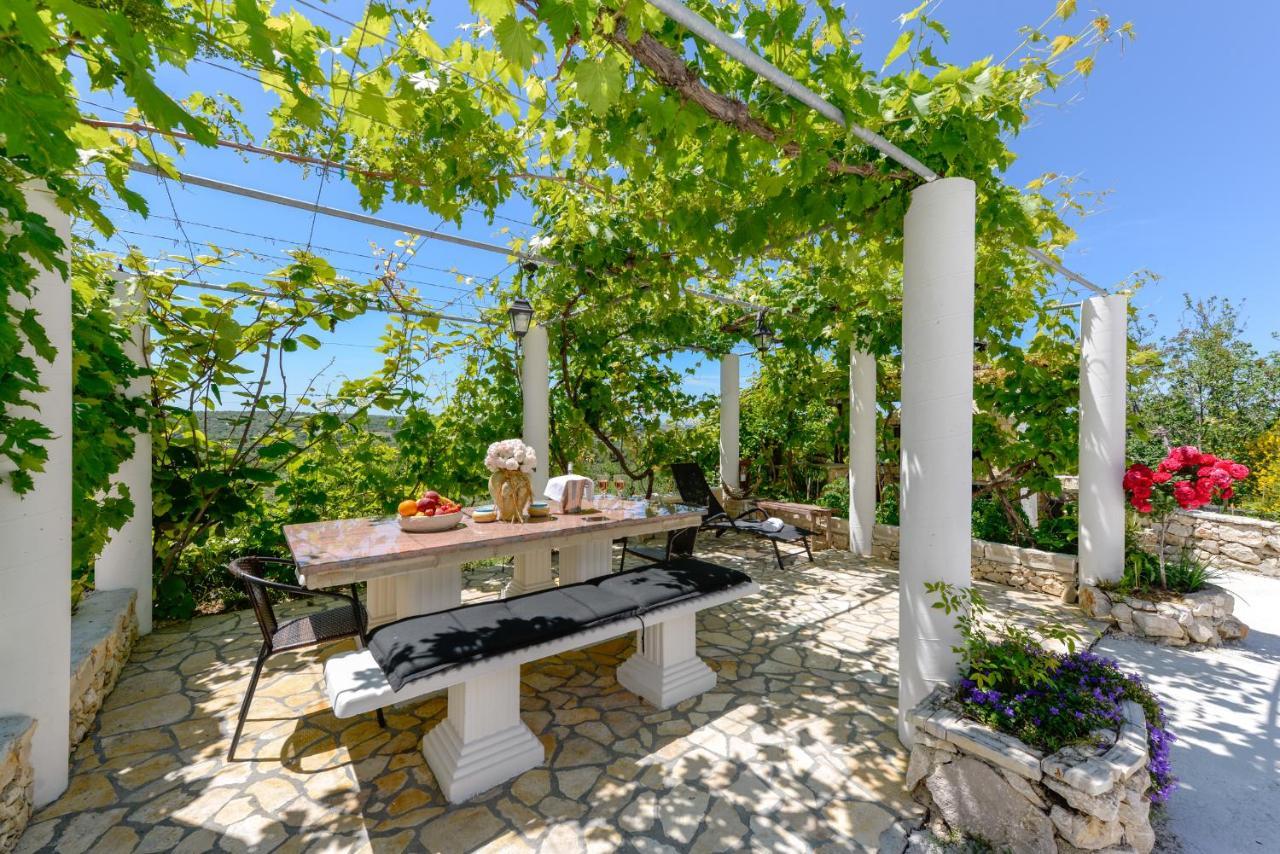 Haus Lilli Mit Pool Leilighet Ražanac Eksteriør bilde