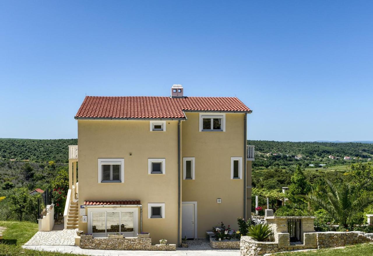 Haus Lilli Mit Pool Leilighet Ražanac Eksteriør bilde