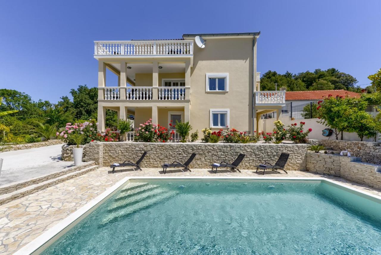 Haus Lilli Mit Pool Leilighet Ražanac Eksteriør bilde