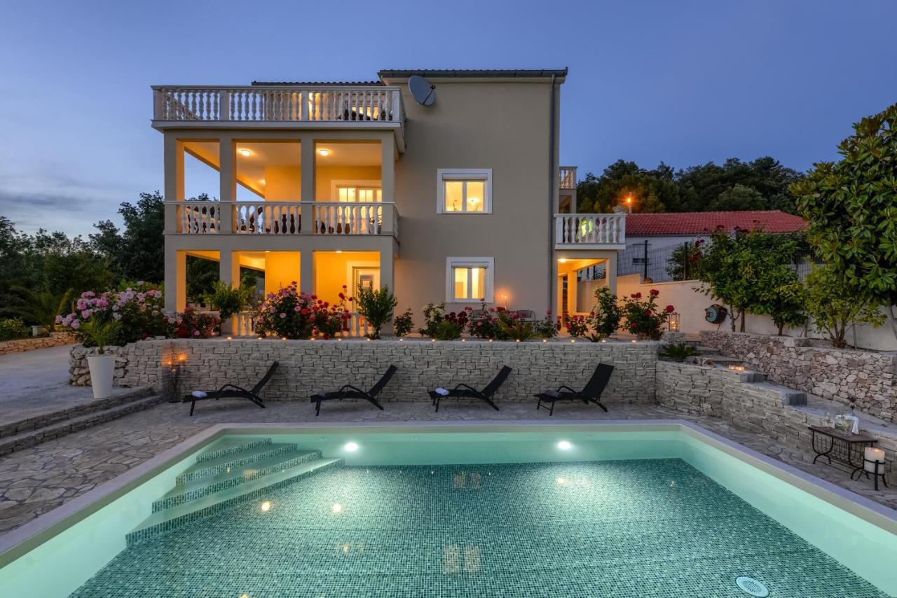 Haus Lilli Mit Pool Leilighet Ražanac Eksteriør bilde